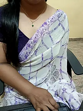 Snapshot of Nithya_05 chatting on 09-27-25, 06:41 Nithya 05 online show from 09-27-25, 06:41