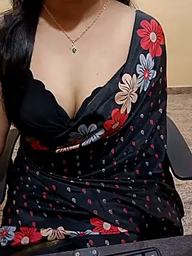 Snapshot of Nithya_05 chatting on 10-11-25, 06:25 Nithya 05 online show from 10-11-25, 06:25