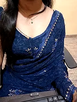 Snapshot of Nithya_05 chatting on 10-11-25, 06:42 Nithya 05 online show from 10-11-25, 06:42