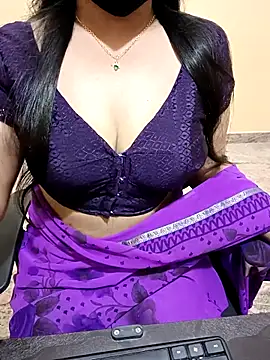 Snapshot of Nithya_05 chatting on 09-16-25, 04:57 Nithya 05 online show from 09-16-25, 04:57