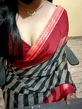 Snapshot of Nithya_05 chatting on 10-24-25, 04:39 Nithya 05 online show from 10-24-25, 04:39