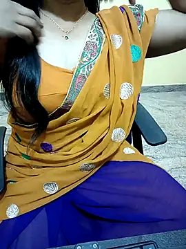 Snapshot of Nithya_05 chatting on 09-29-25, 05:07 Nithya 05 online show from 09-29-25, 05:07