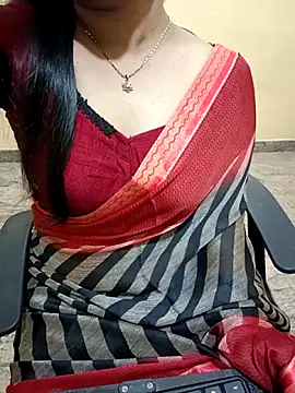 Snapshot of Nithya_05 chatting on 09-26-25, 06:37 Nithya 05 online show from 09-26-25, 06:37