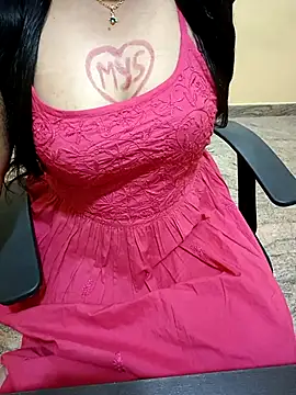 Snapshot of Nithya_05 chatting on 10-17-25, 06:32 Nithya 05 online show from 10-17-25, 06:32