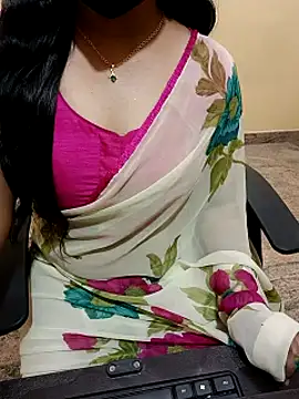 Snapshot of Nithya_05 chatting on 09-12-25, 06:18 Nithya 05 online show from 09-12-25, 06:18