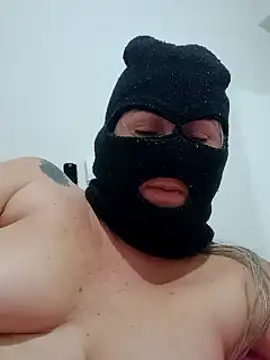 Snapshot of titiasexy chatting on 09-27-25, 03:12 titiasexy online show from 09-27-25, 03:12