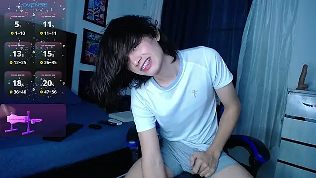 Snapshot of andyboy- chatting on 07-25-26, 11:00 andyboy- online show from 07-25-26, 11:00