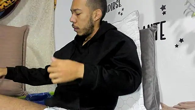 Aronxxs online show from 10-02-25, 10:07