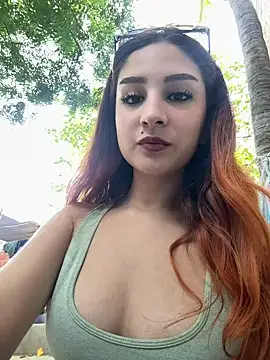 Snapshot of Mon_Cherry chatting on 12-14-25, 01:39 Mon Cherry online show from 12-14-25, 01:39