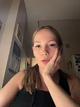 LavenderHot online show from 11-23-25, 12:15