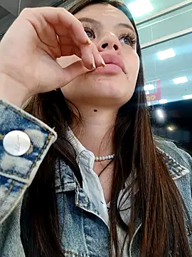 Snapshot of Violeta_12- chatting on 03-07-25, 10:54 Violeta 12- online show from 03-07-25, 10:54