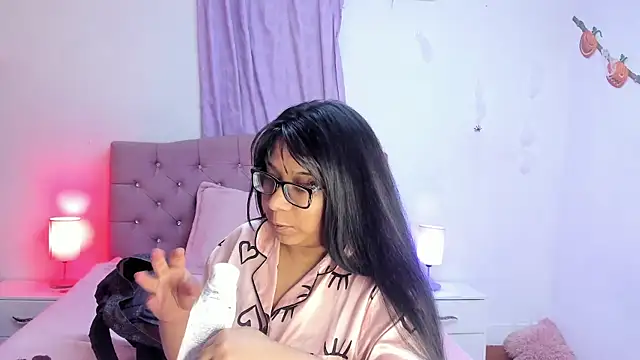 Snapshot of Latinabombsheell chatting on 10-16-25, 03:26 Latinabombsheell online show from 10-16-25, 03:26