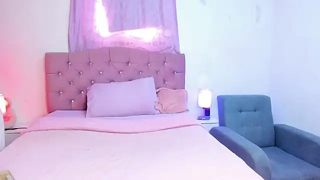 Snapshot of Latinabombsheell chatting on 02-12-26, 07:02 Latinabombsheell online show from 02-12-26, 07:02