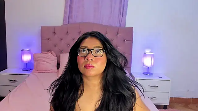 Snapshot of Latinabombsheell chatting on 02-01-25, 05:49 Latinabombsheell online show from 02-01-25, 05:49