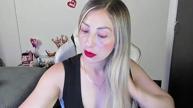 Andreina Suann online show from 11-18-25, 10:51