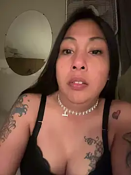 Snapshot of Gin4Cole chatting on 02-06-25, 06:08 Gin4Cole online show from 02-06-25, 06:08