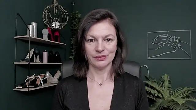 VivianWILD online show from 12-16-25, 07:01