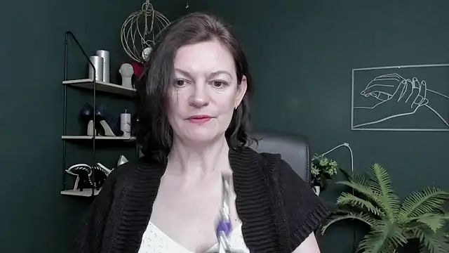 VivianWILD online show from 05-15-26, 06:33