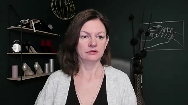 VivianWILD online show from 10-20-25, 06:04