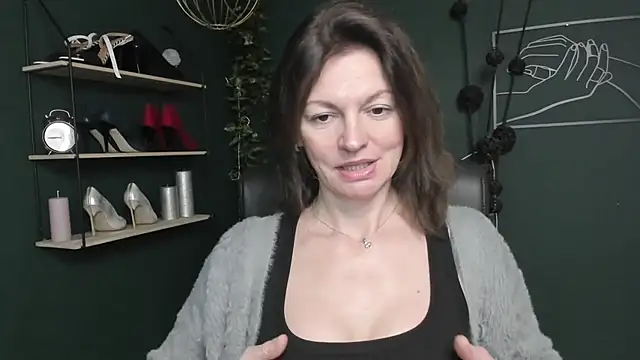 VivianWILD online show from 10-16-25, 05:59