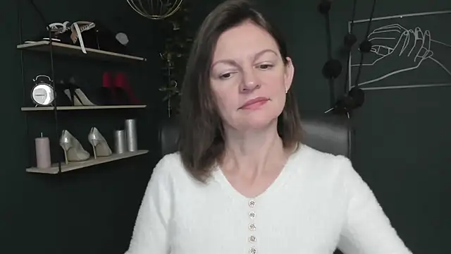 VivianWILD online show from 10-17-25, 06:06