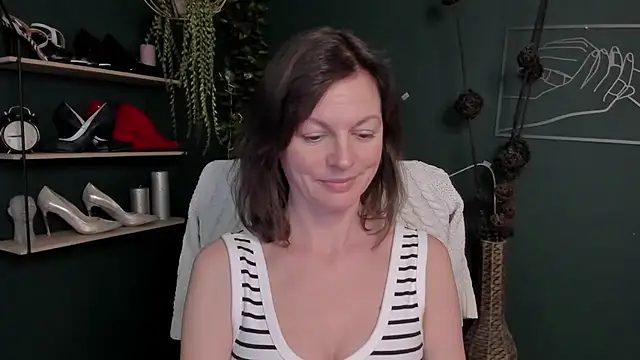 VivianWILD online show from 03-11-25, 01:23