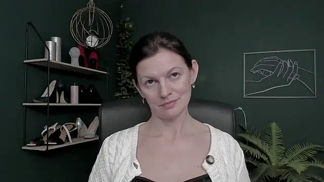 VivianWILD online show from 12-18-25, 07:07