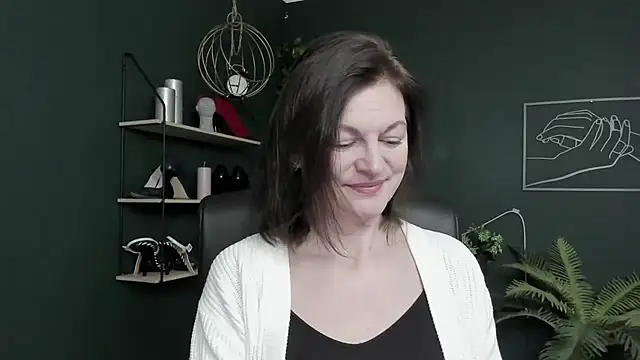 VivianWILD online show from 04-18-26, 05:54