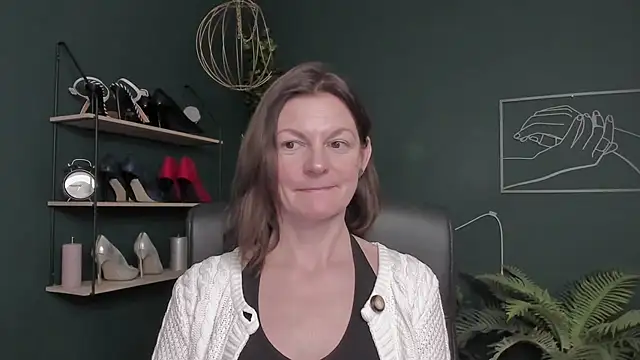 VivianWILD online show from 11-10-25, 07:41