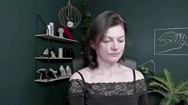 VivianWILD online show from 04-15-26, 05:57