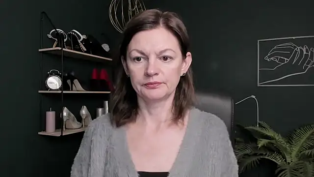 VivianWILD online show from 10-28-25, 07:40