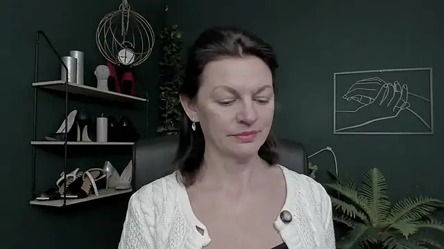 VivianWILD online show from 12-18-25, 07:02