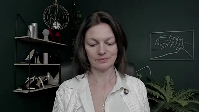 VivianWILD online show from 12-17-25, 08:30