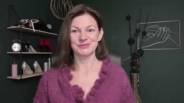 VivianWILD online show from 10-22-25, 05:51