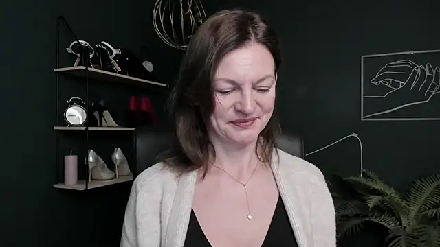 VivianWILD online show from 10-29-25, 07:40