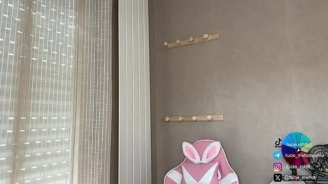 lucie mehott online show from 09-28-25, 07:48