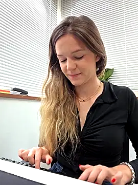 lucie mehott online show from 05-04-26, 08:50