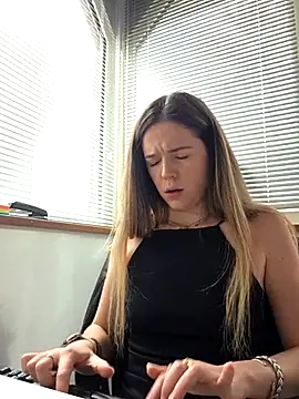 lucie mehott online show from 03-30-26, 08:27