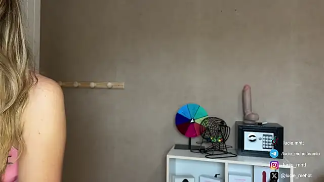 lucie mehott online show from 09-21-25, 08:41