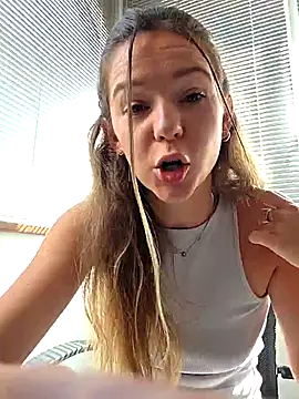 Snapshot of lucie_mehott chatting on 07-23-26, 08:44 lucie mehott online show from 07-23-26, 08:44