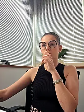 lucie mehott online show from 05-18-26, 09:36
