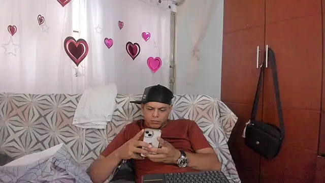 Snapshot of loreth_J chatting on 09-15-25, 05:24 loreth J online show from 09-15-25, 05:24