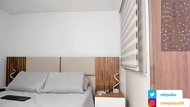 MalejaDiaz  online show from 10-15-25, 07:00