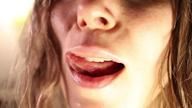 AnnittaStar online show from 12-19-25, 03:43