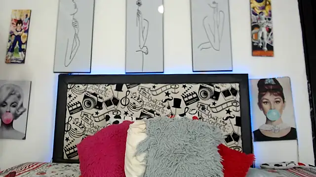 Rihana14 online show from 04-17-26, 07:38