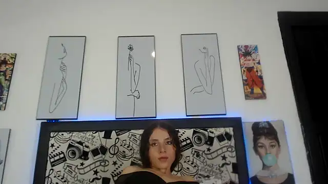 Snapshot of Rihana14 chatting on 06-11-26, 12:32 Rihana14 online show from 06-11-26, 12:32