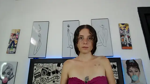 Snapshot of Rihana14 chatting on 05-22-26, 08:40 Rihana14 online show from 05-22-26, 08:40