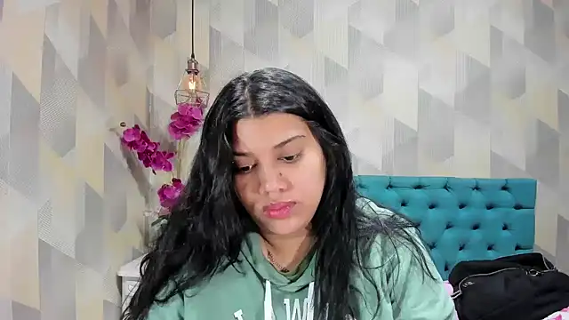 Snapshot of LindaBreeS chatting on 09-28-25, 02:02 LindaBreeS online show from 09-28-25, 02:02