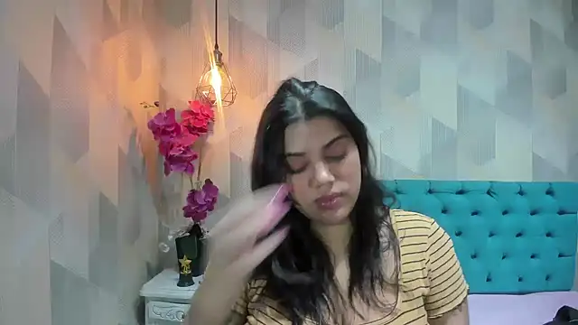 Snapshot of LindaBreeS chatting on 05-17-26, 01:55 LindaBreeS online show from 05-17-26, 01:55