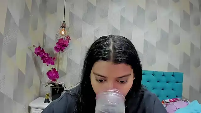 Snapshot of LindaBreeS chatting on 10-10-25, 01:45 LindaBreeS online show from 10-10-25, 01:45